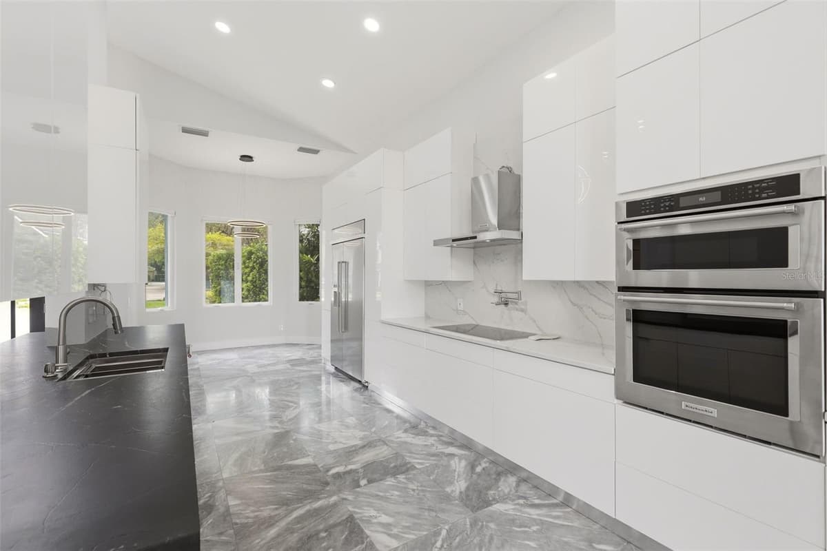 673 LAKE HARBOR CIRCLE — photo 10 of 60