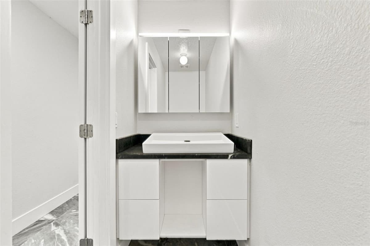 673 LAKE HARBOR CIRCLE — photo 30 of 60