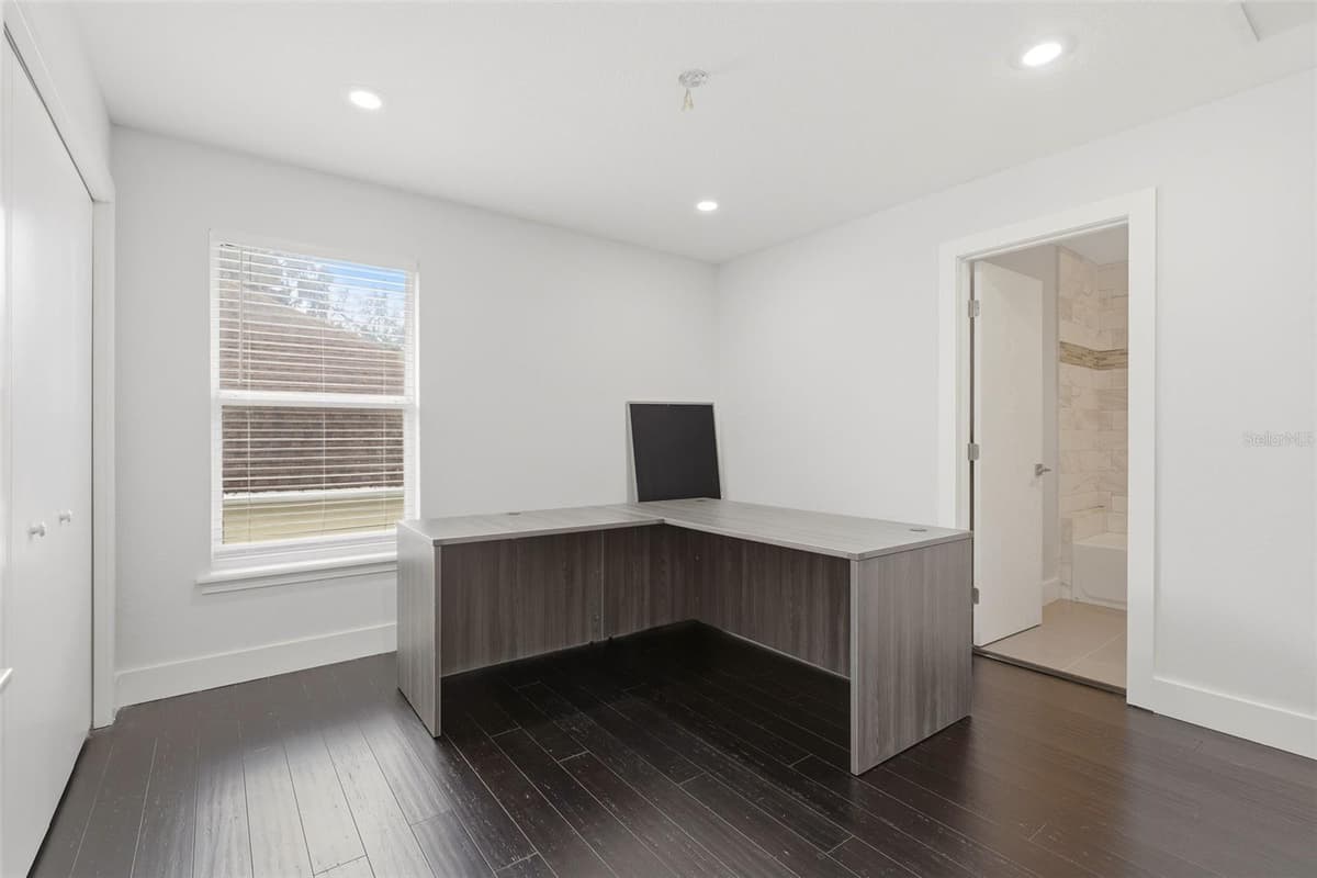 673 LAKE HARBOR CIRCLE — photo 26 of 60