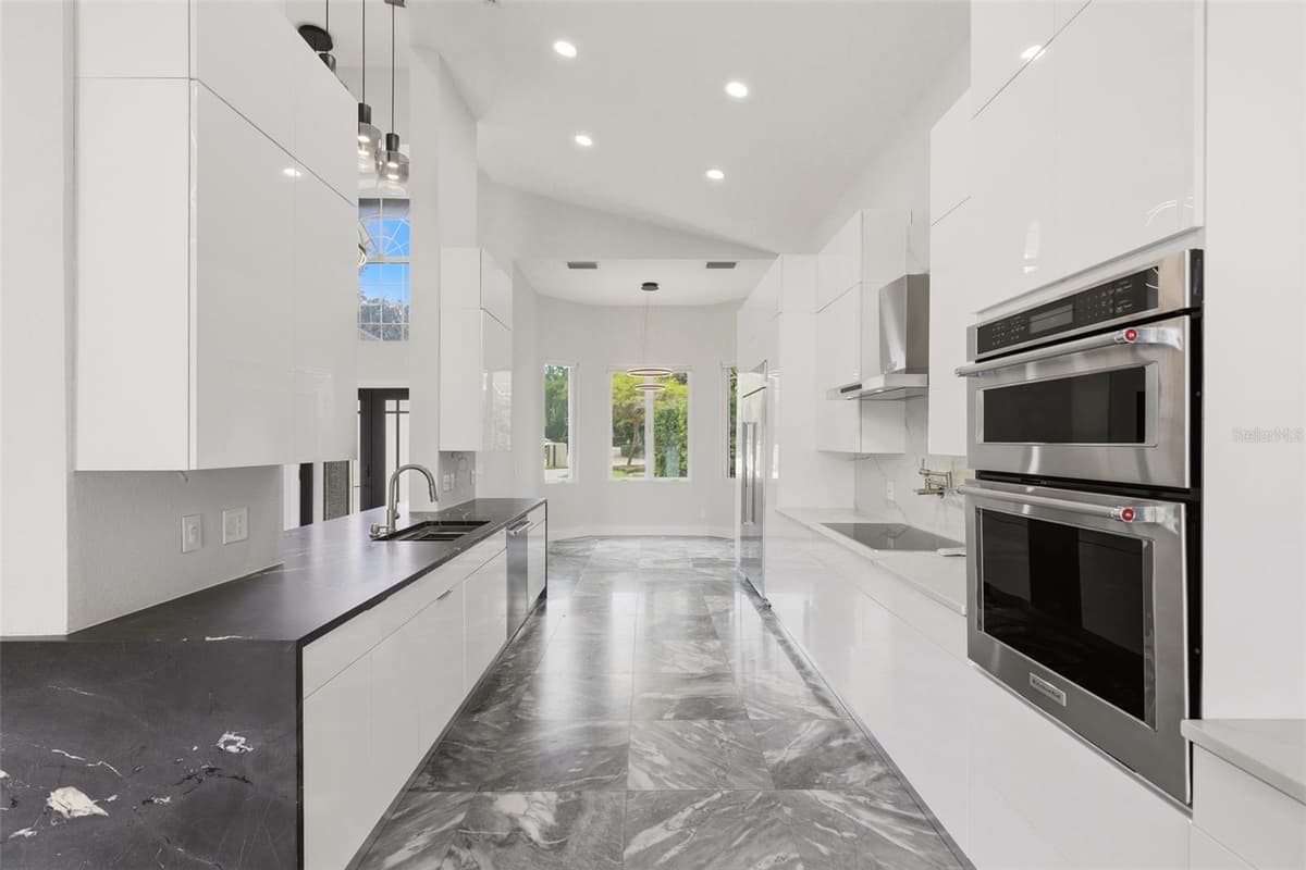 673 LAKE HARBOR CIRCLE — photo 11 of 60