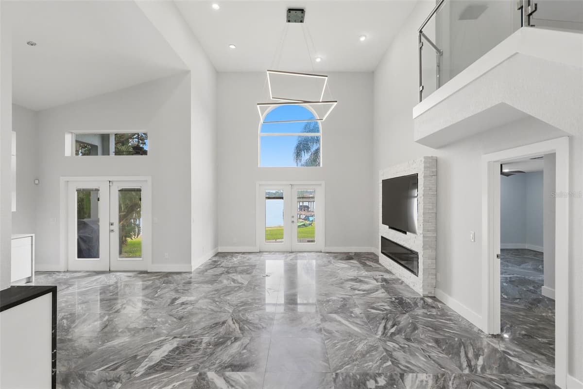 673 LAKE HARBOR CIRCLE — photo 4 of 60
