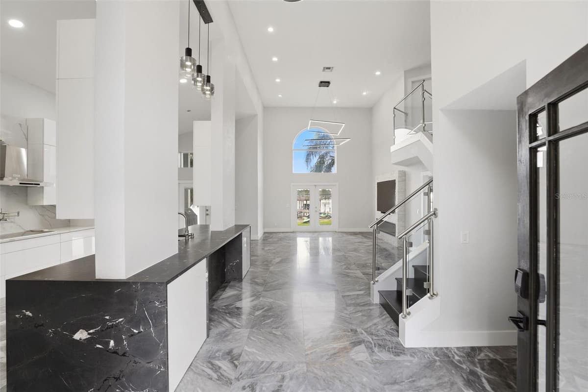 673 LAKE HARBOR CIRCLE — photo 3 of 60