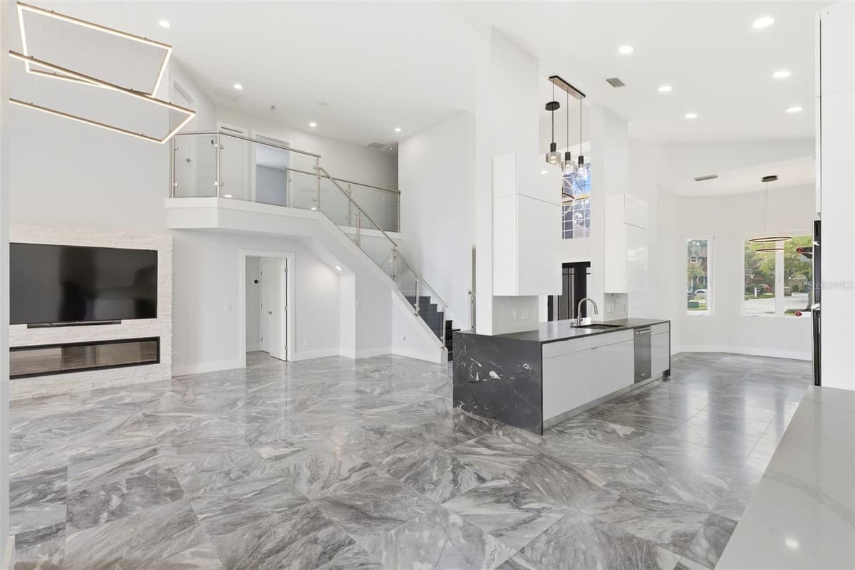 673 LAKE HARBOR CIRCLE — photo 12 of 60