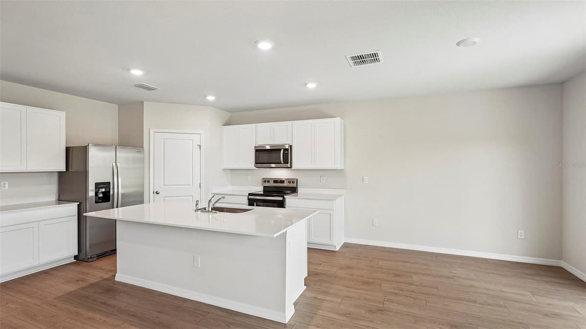 5423 SILVER MOONLIGHT DRIVE — photo 5 of 51