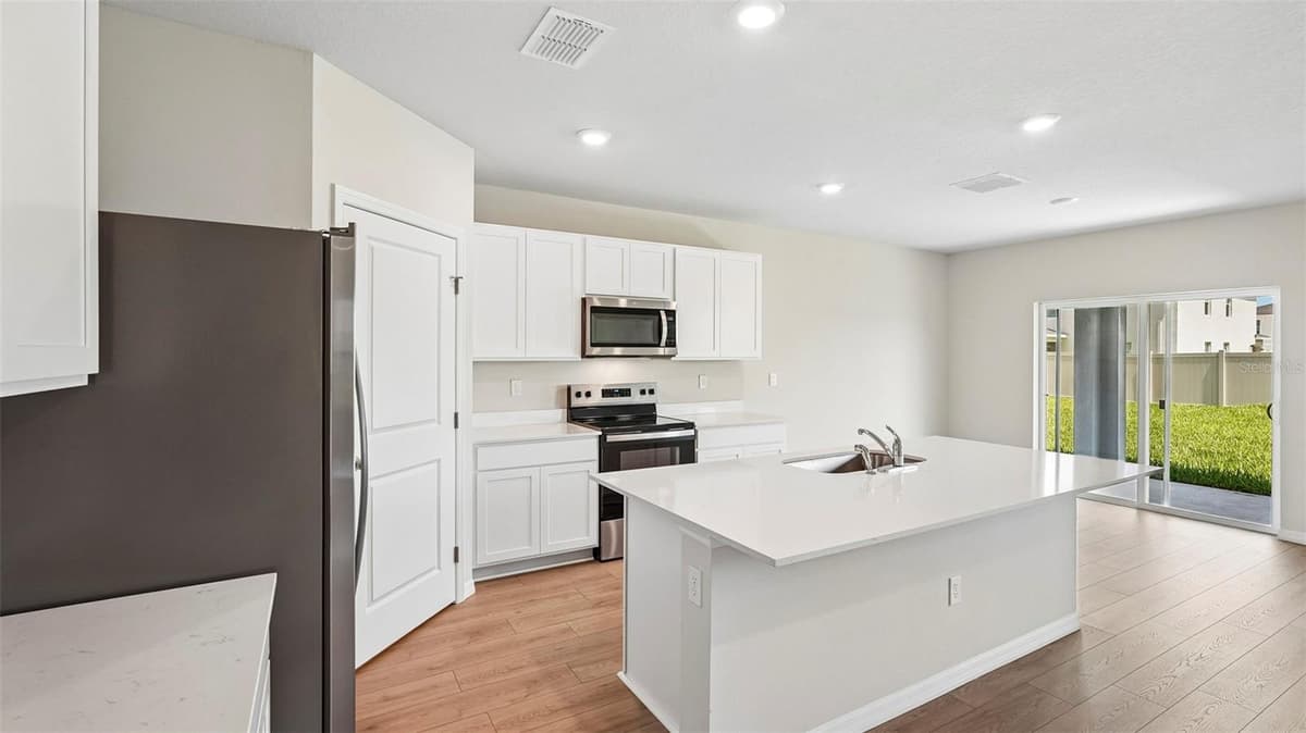 5423 SILVER MOONLIGHT DRIVE — photo 3 of 51
