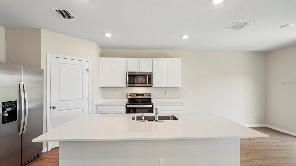 5423 SILVER MOONLIGHT DRIVE — photo 4 of 51