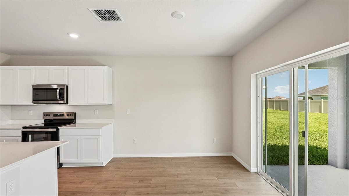 5423 SILVER MOONLIGHT DRIVE — photo 7 of 51