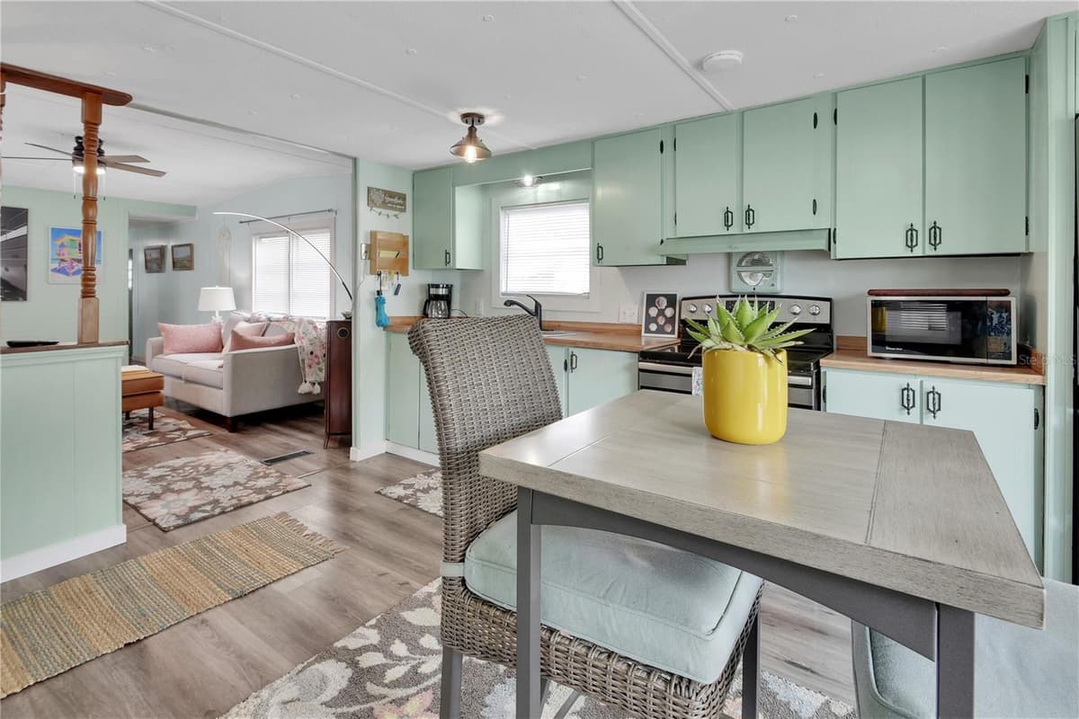 109 CYPRESS DRIVE — photo 9 of 50