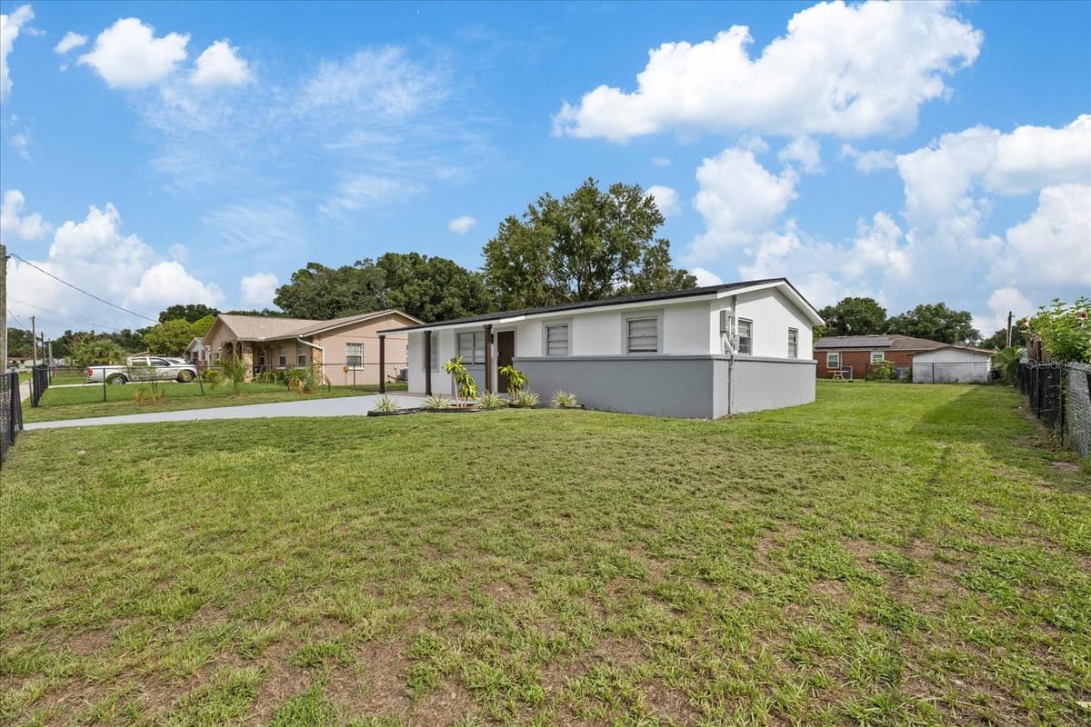 8303 BAHIA AVENUE — photo 4 of 33