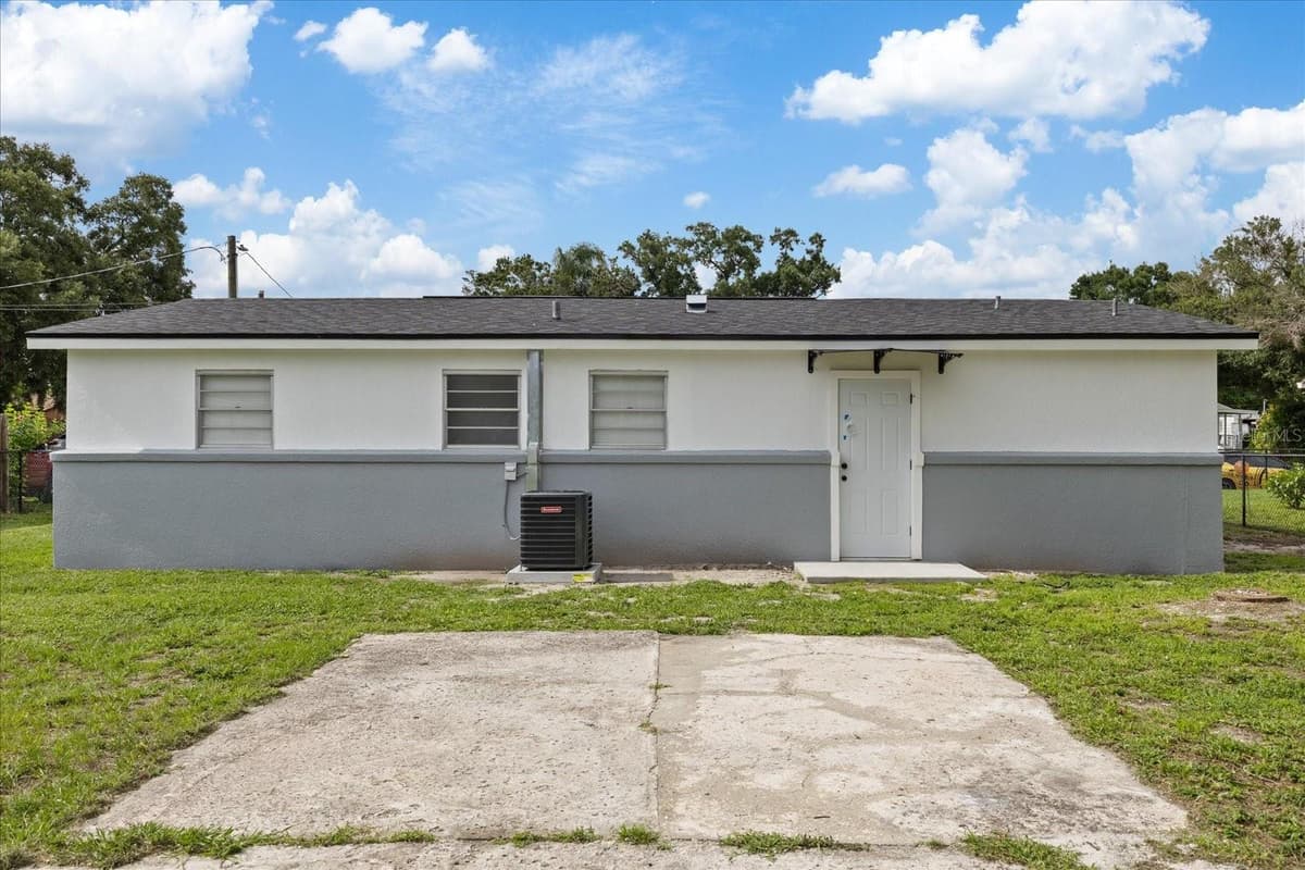 8303 BAHIA AVENUE — photo 7 of 33