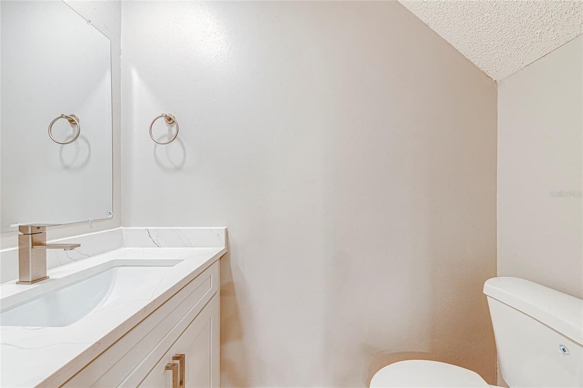 5210 LAZY OAKS DRIVE — photo 18 of 37