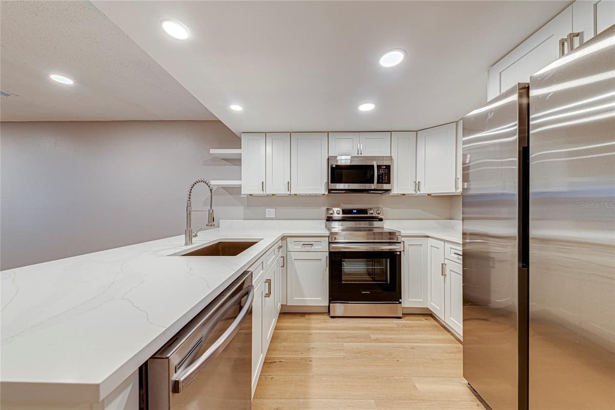 5210 LAZY OAKS DRIVE — photo 12 of 37