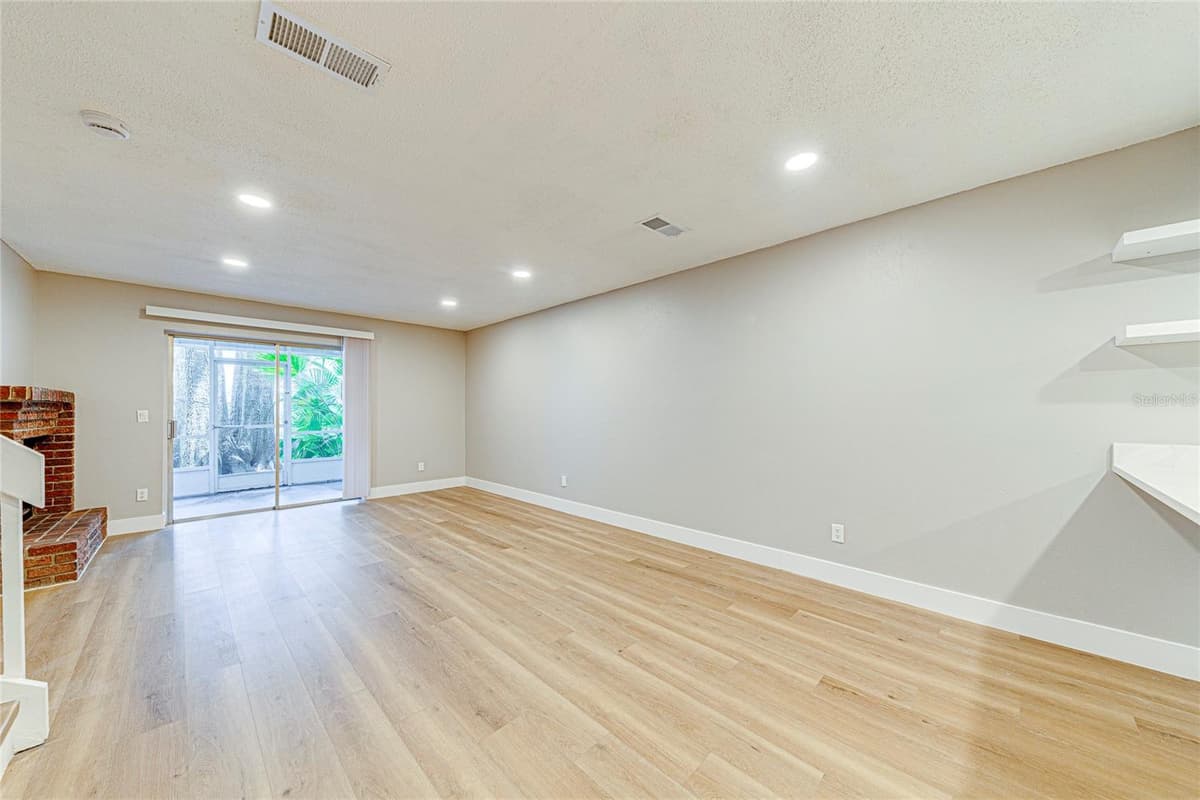 5210 LAZY OAKS DRIVE — photo 15 of 37