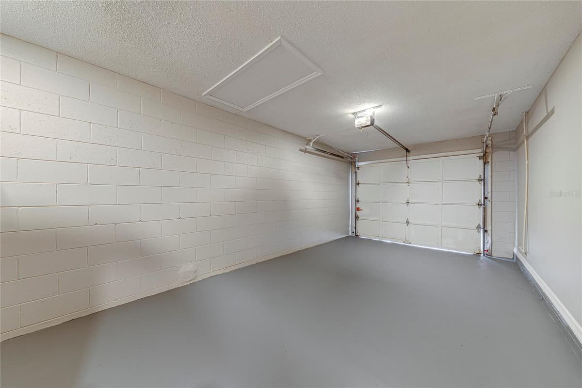5210 LAZY OAKS DRIVE — photo 32 of 37