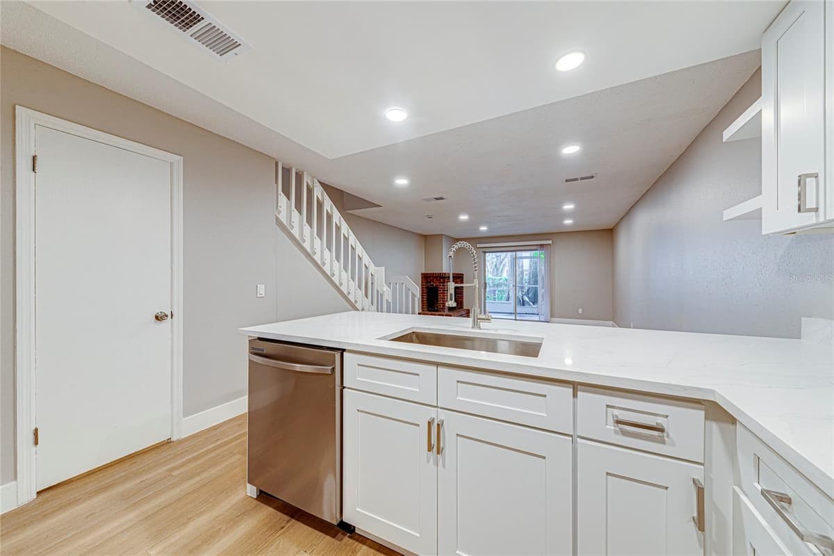 5210 LAZY OAKS DRIVE — photo 14 of 37