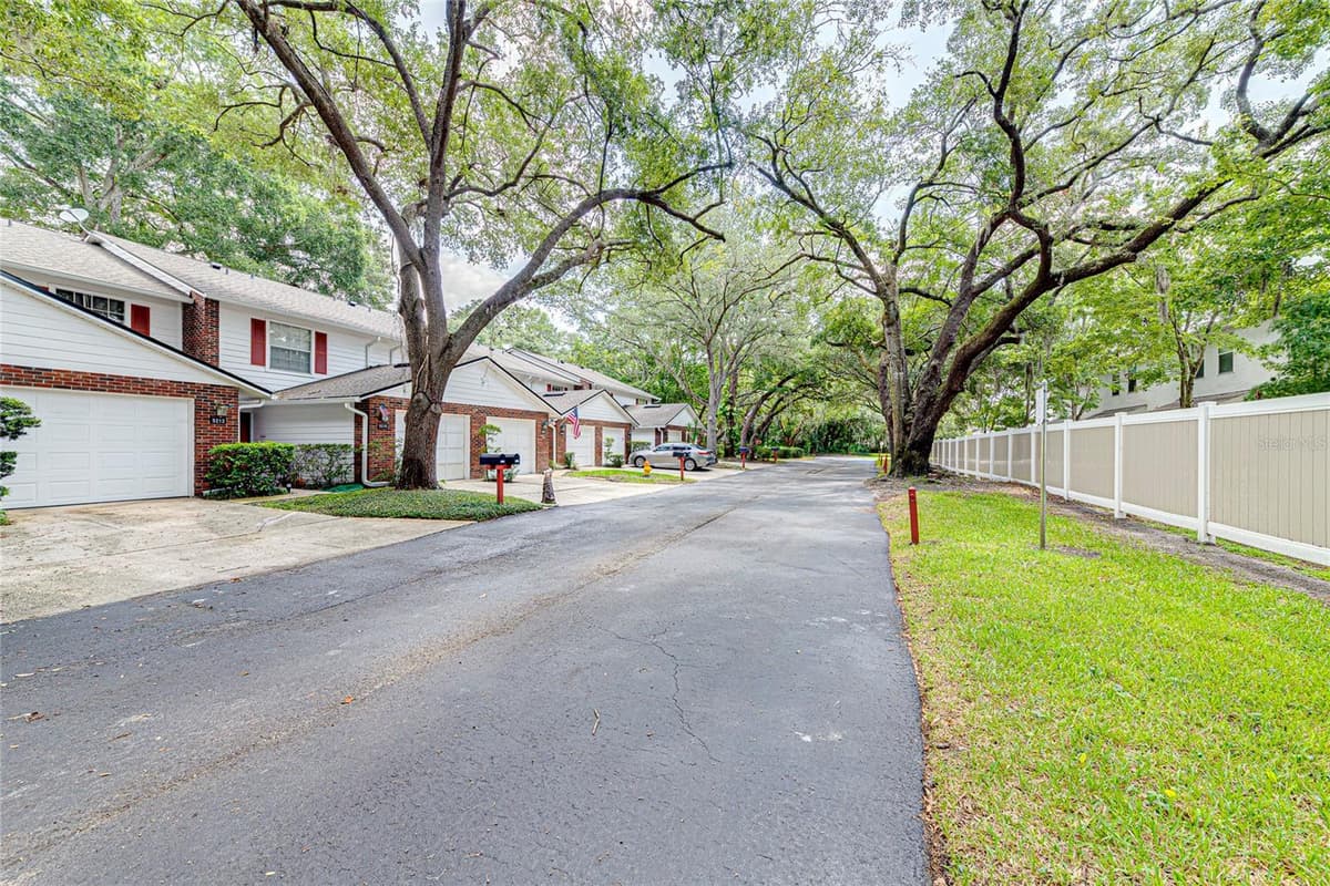 5210 LAZY OAKS DRIVE — photo 4 of 37