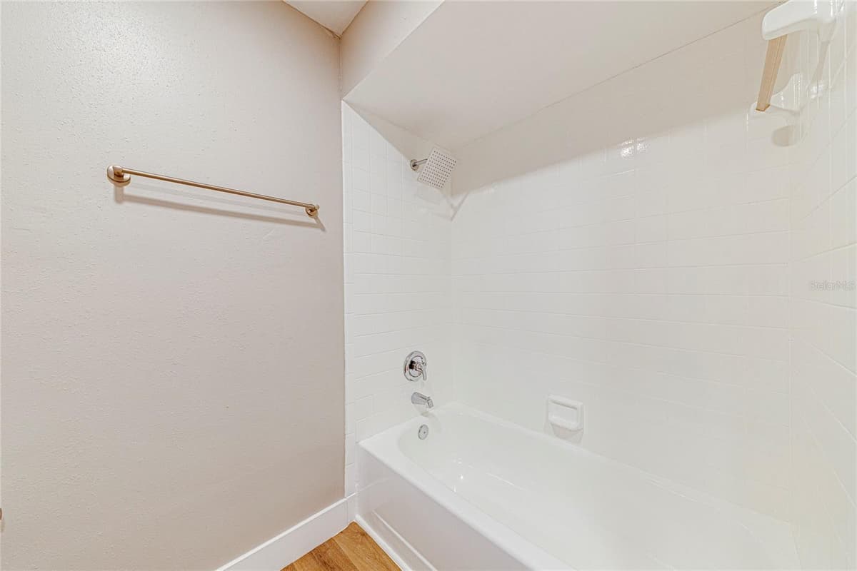 5210 LAZY OAKS DRIVE — photo 26 of 37