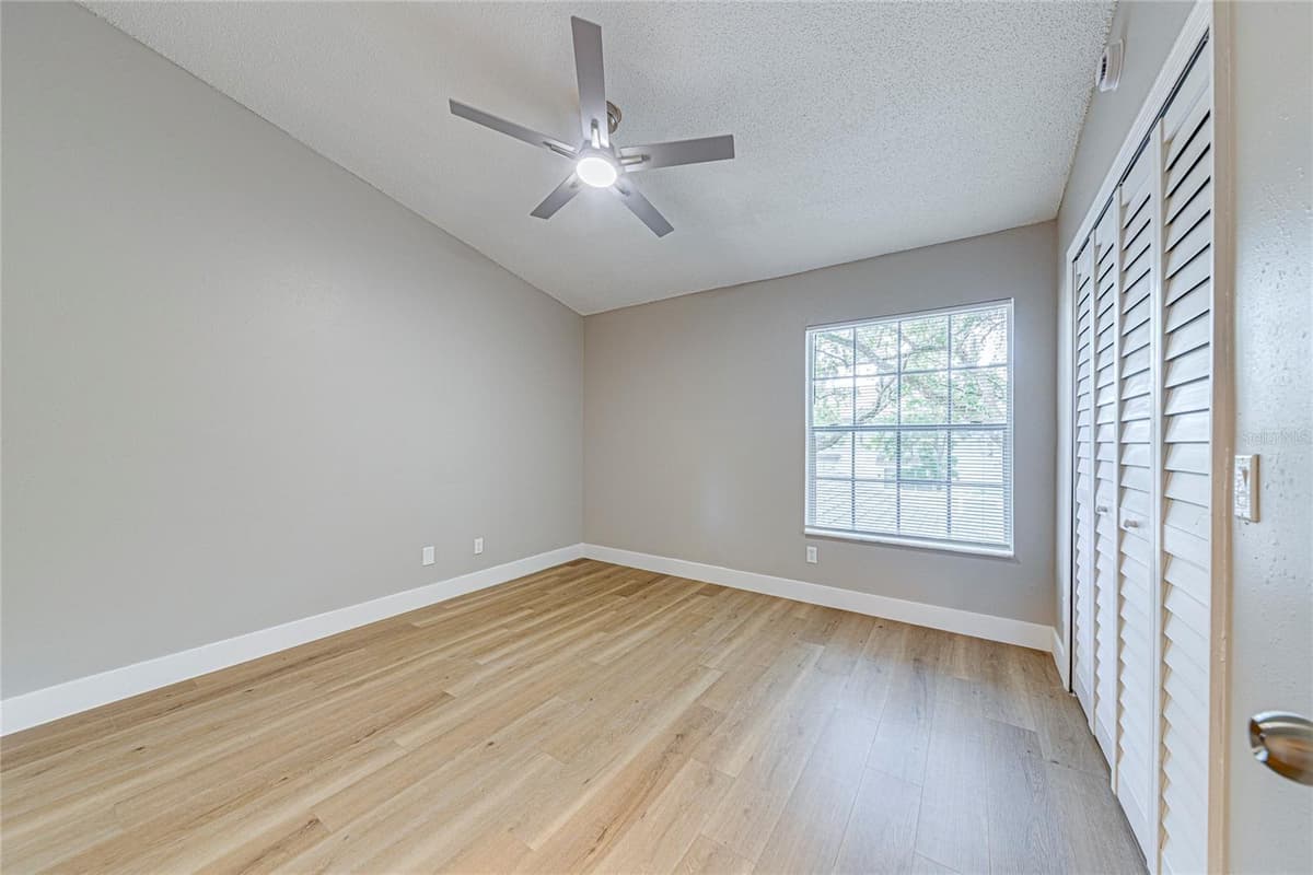 5210 LAZY OAKS DRIVE — photo 20 of 37