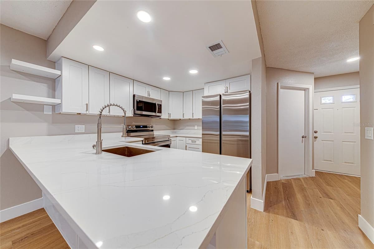 5210 LAZY OAKS DRIVE — photo 13 of 37