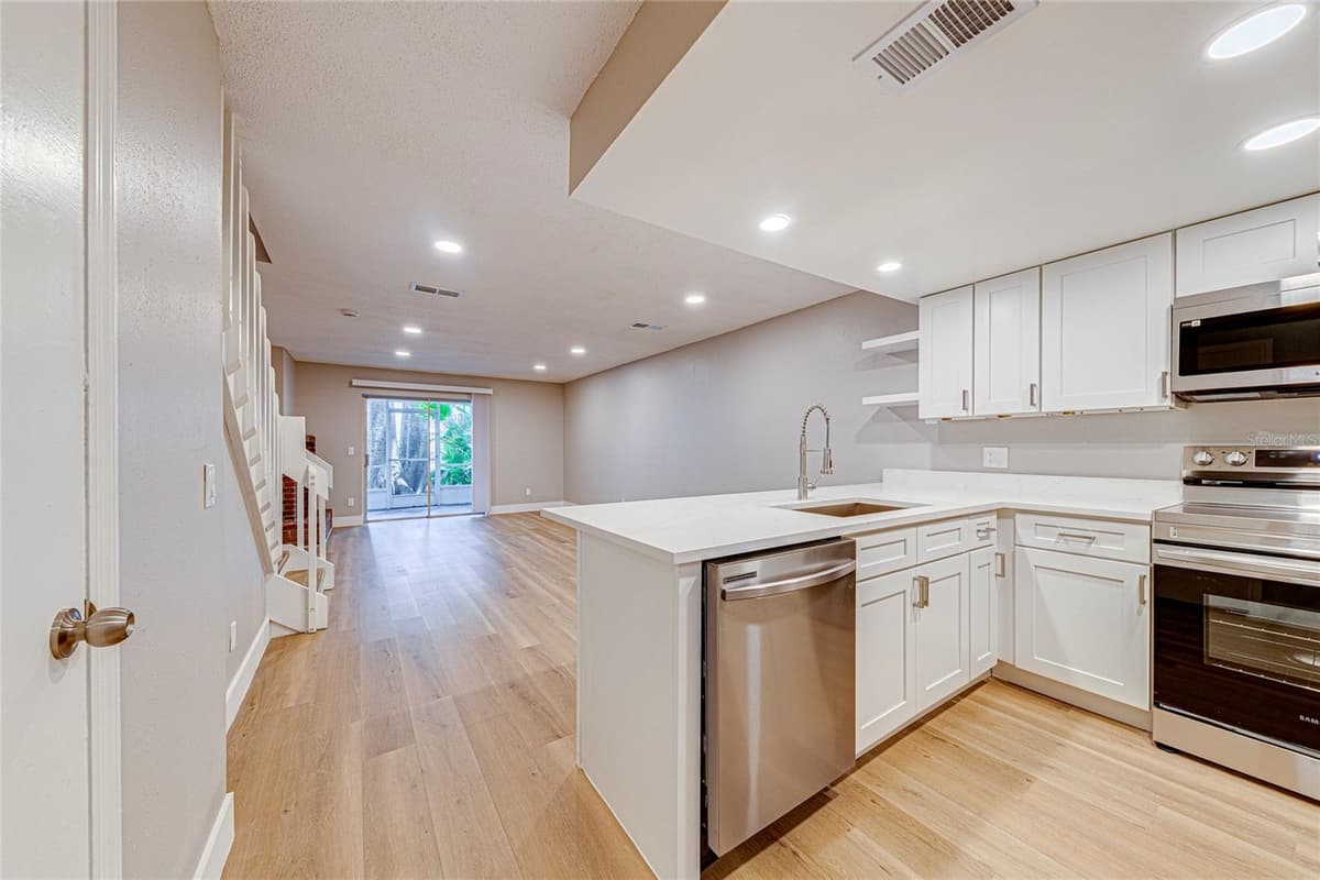 5210 LAZY OAKS DRIVE — photo 11 of 37