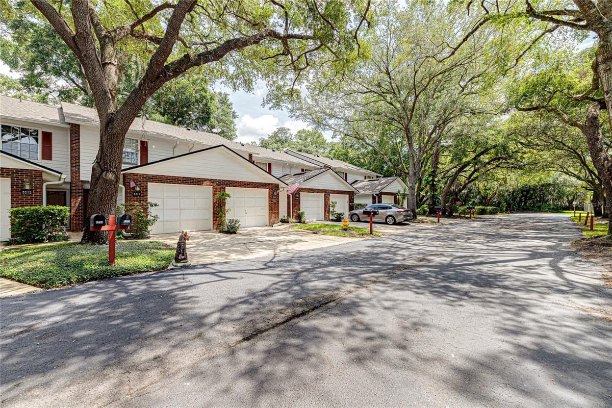 5210 LAZY OAKS DRIVE — photo 3 of 37