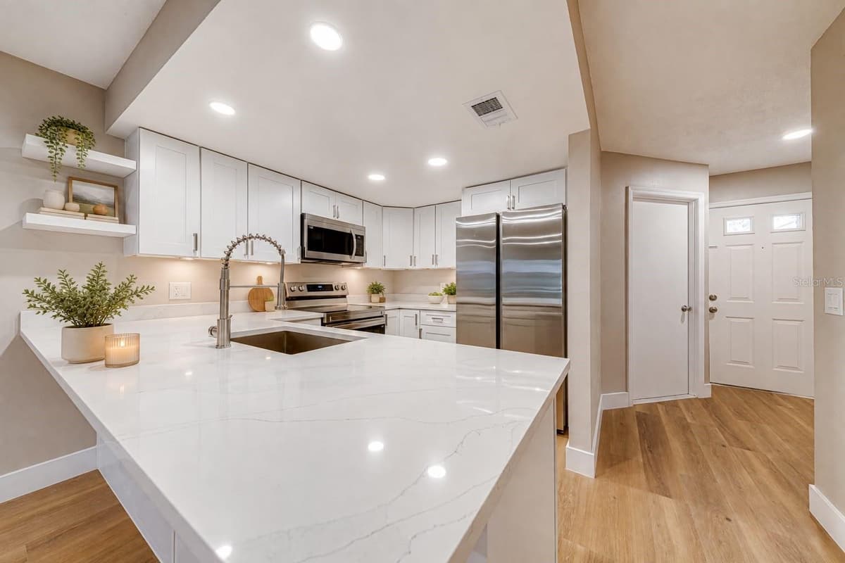 5210 LAZY OAKS DRIVE — photo 5 of 37