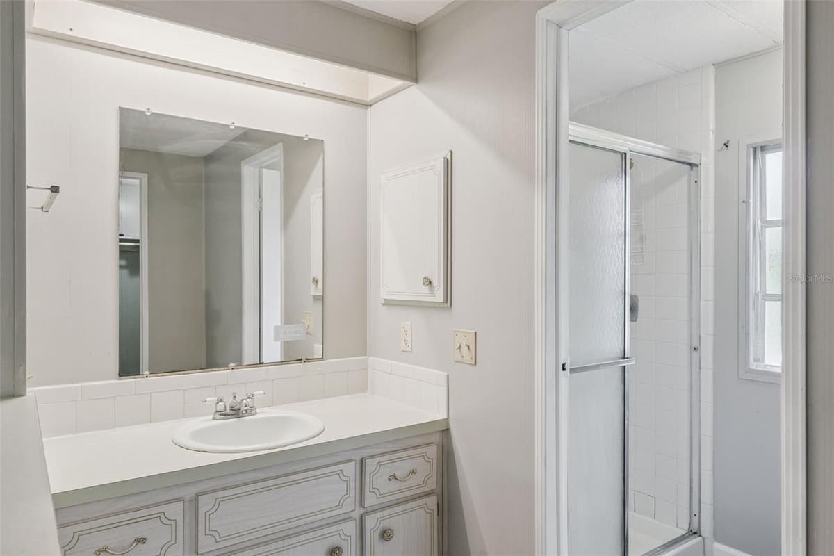 16842 ELDERBERRY DRIVE — photo 16 of 33