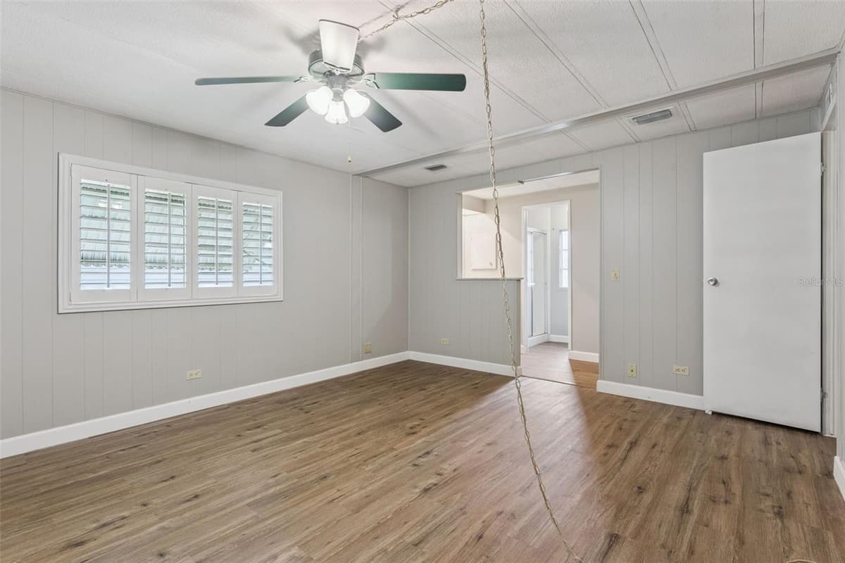 16842 ELDERBERRY DRIVE — photo 13 of 33