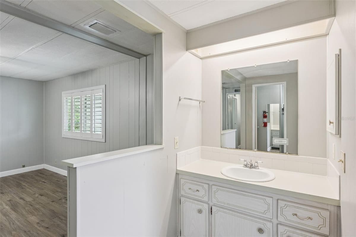 16842 ELDERBERRY DRIVE — photo 14 of 33