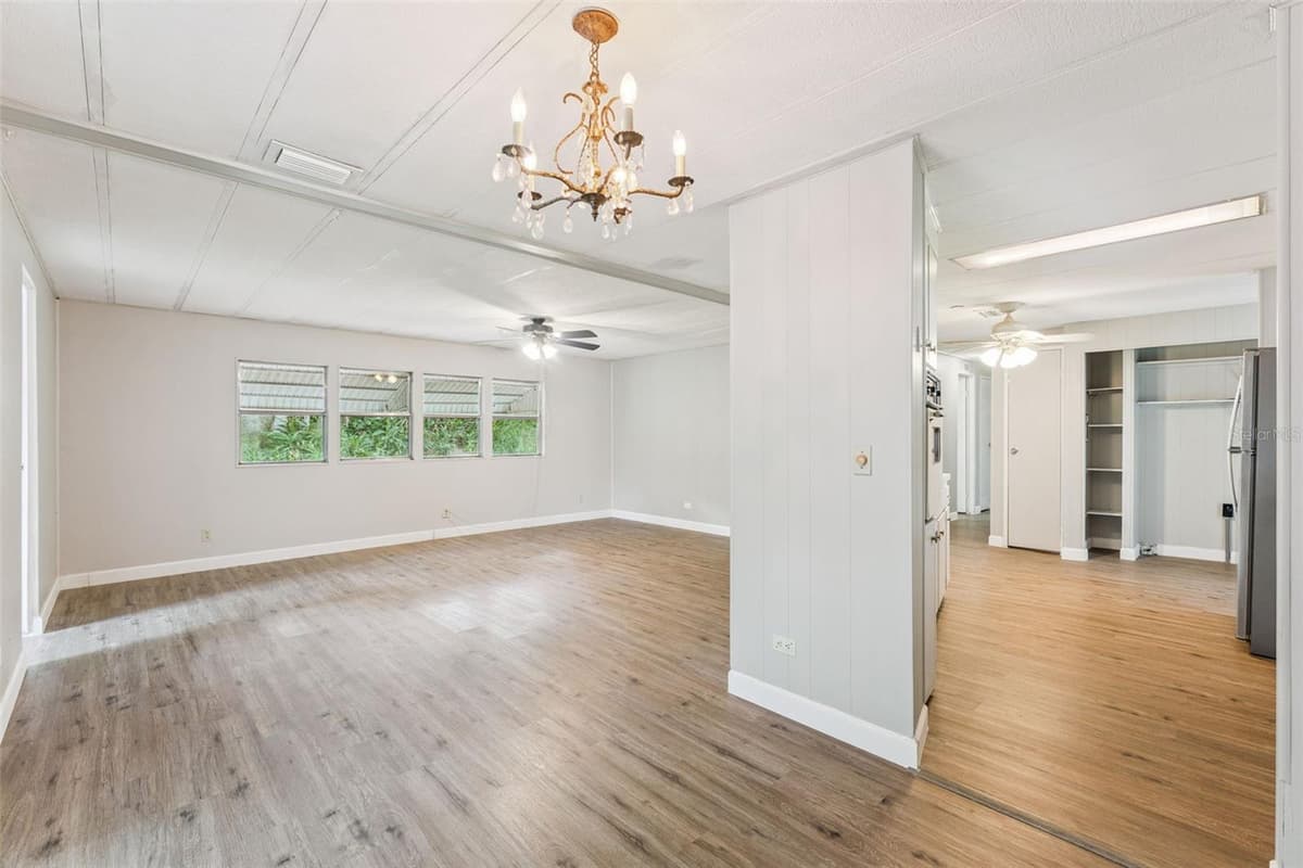 16842 ELDERBERRY DRIVE — photo 8 of 33