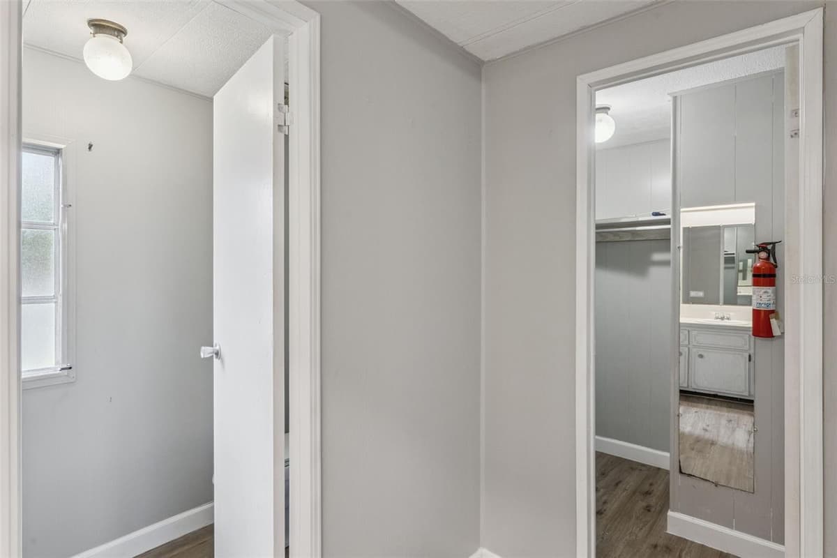16842 ELDERBERRY DRIVE — photo 18 of 33