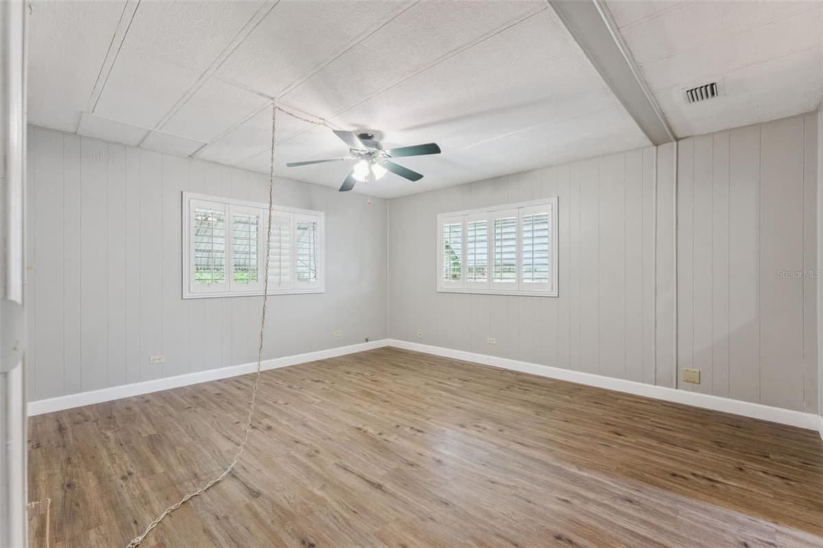 16842 ELDERBERRY DRIVE — photo 11 of 33