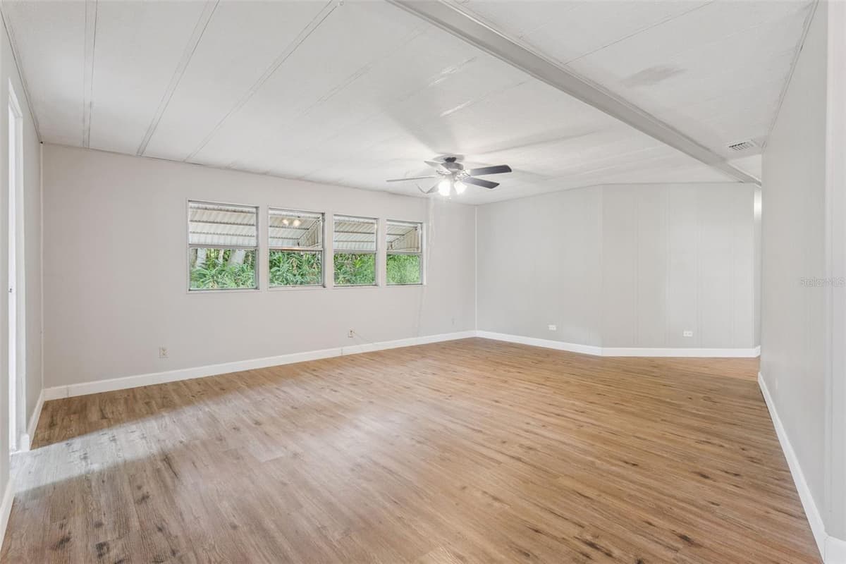 16842 ELDERBERRY DRIVE — photo 12 of 33