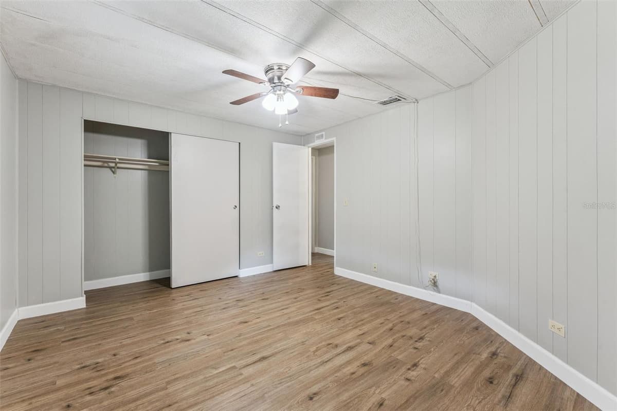 16842 ELDERBERRY DRIVE — photo 19 of 33