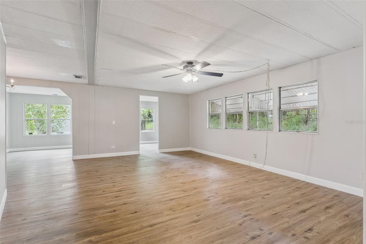 16842 ELDERBERRY DRIVE — photo 5 of 33