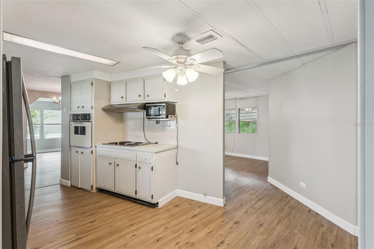 16842 ELDERBERRY DRIVE — photo 3 of 33