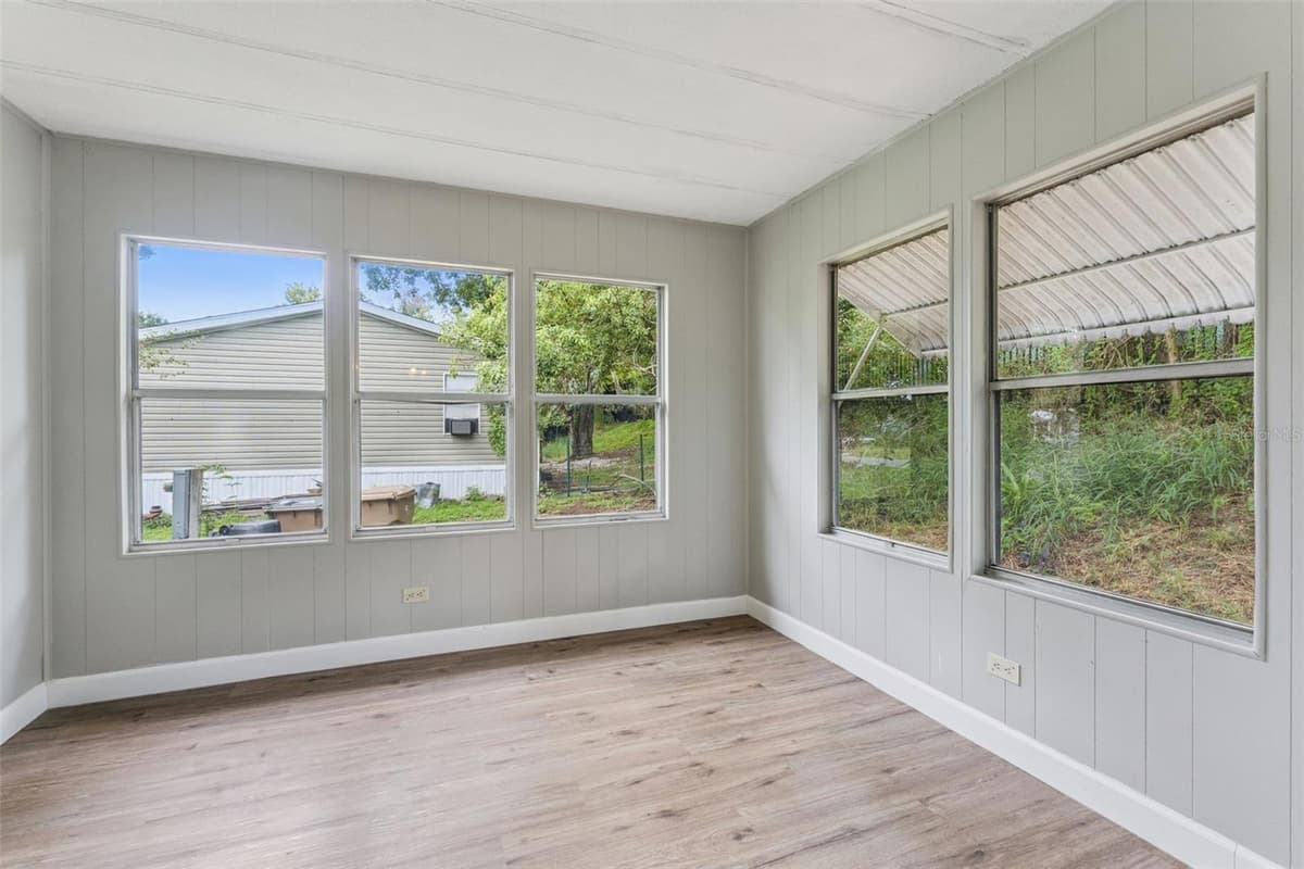16842 ELDERBERRY DRIVE — photo 7 of 33