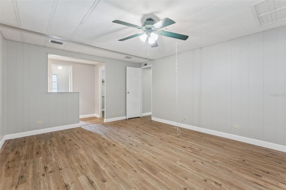 16842 ELDERBERRY DRIVE — photo 10 of 33