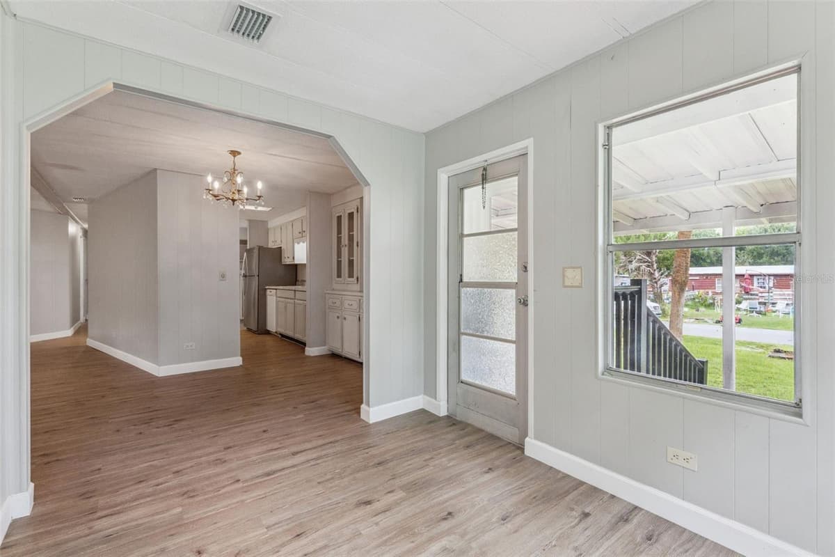 16842 ELDERBERRY DRIVE — photo 17 of 33