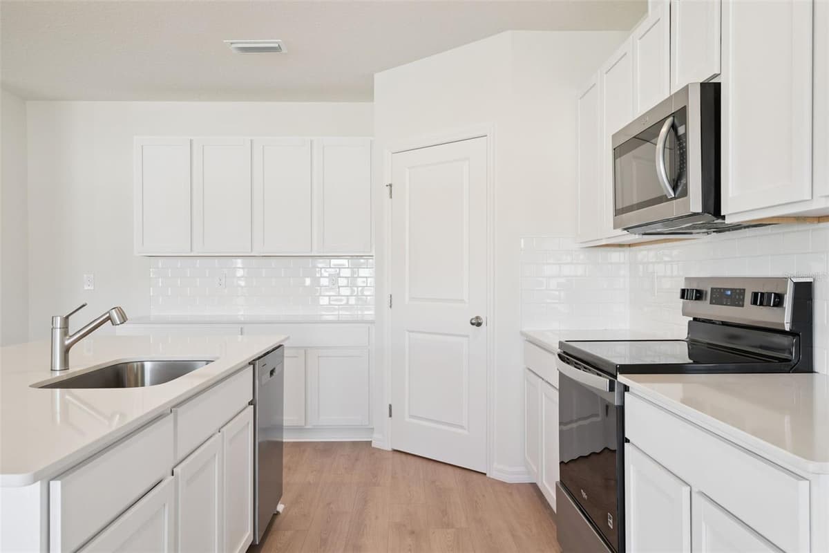 2516 DORSET COURT — photo 17 of 24
