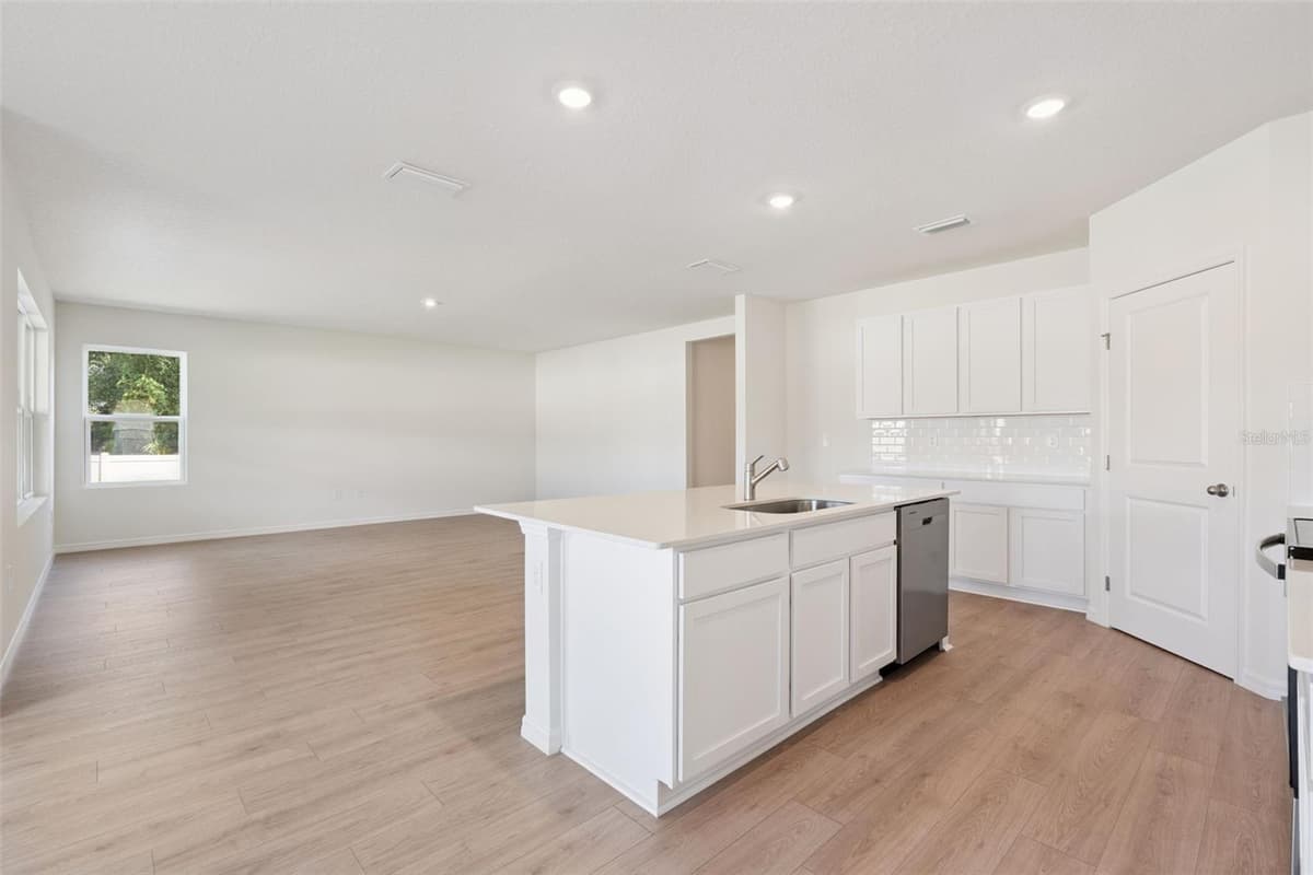 2516 DORSET COURT — photo 16 of 24