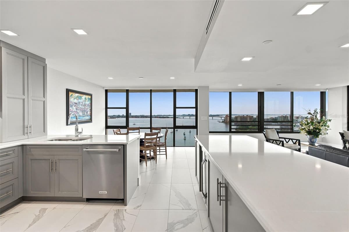 770 PALM AVENUE — photo 8 of 57