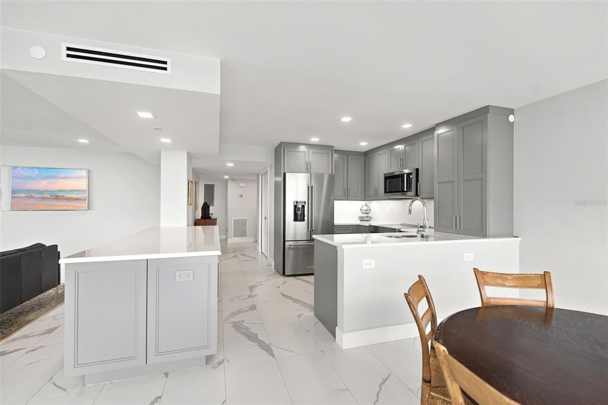 770 PALM AVENUE — photo 12 of 57