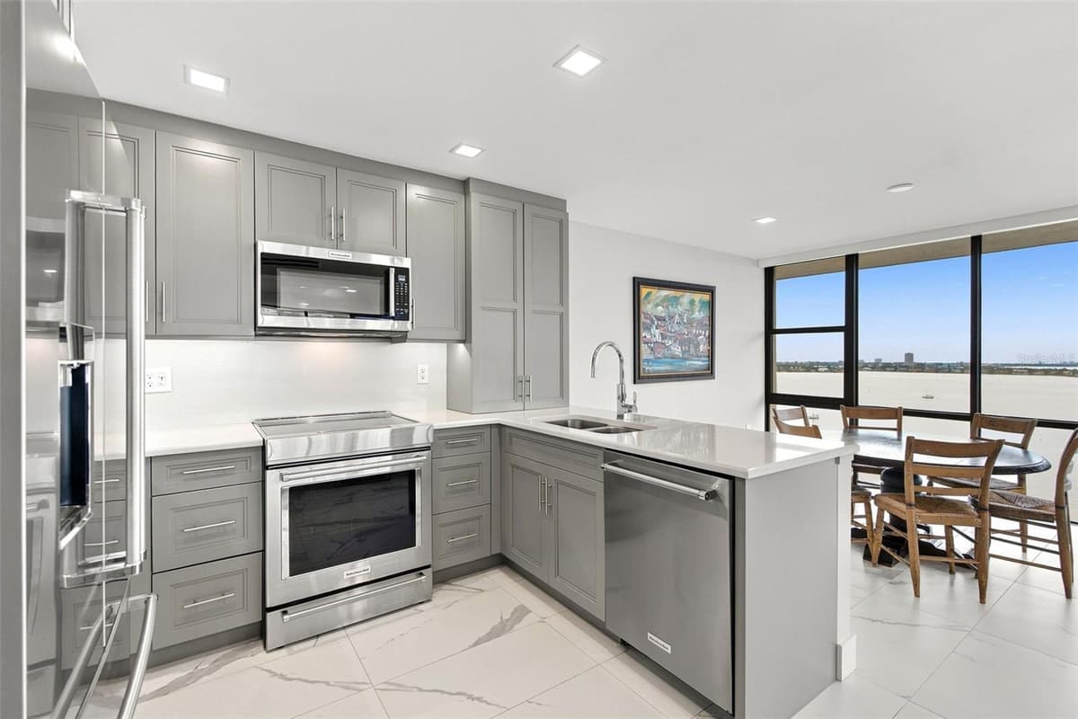 770 PALM AVENUE — photo 9 of 57