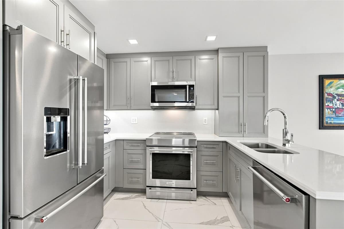 770 PALM AVENUE — photo 10 of 57