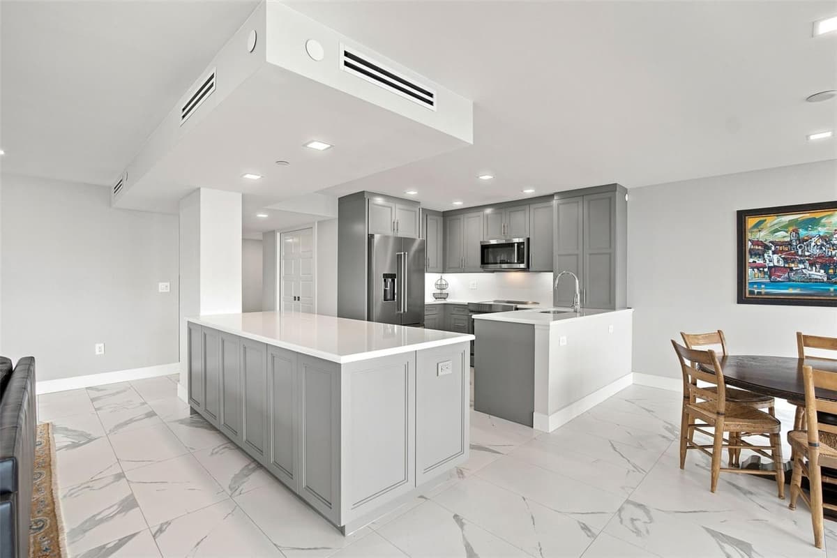 770 PALM AVENUE — photo 11 of 57
