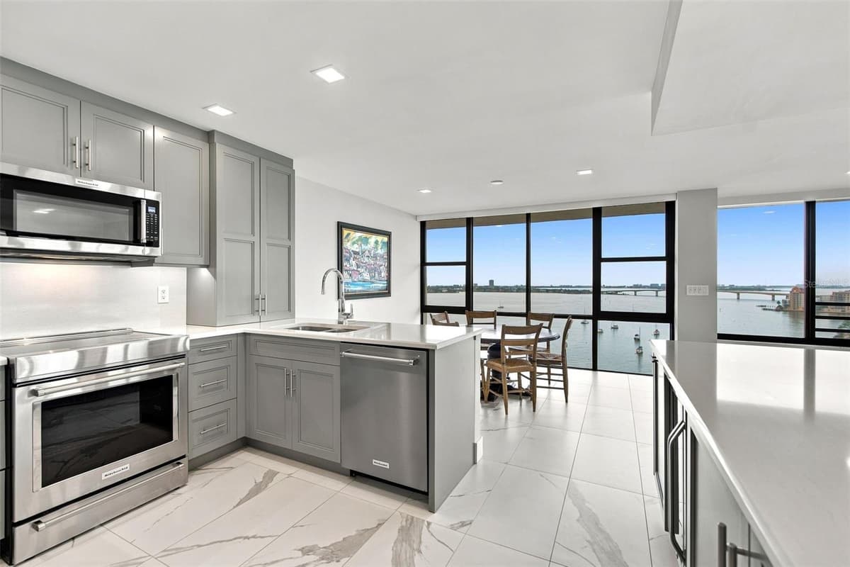 770 PALM AVENUE — photo 7 of 57