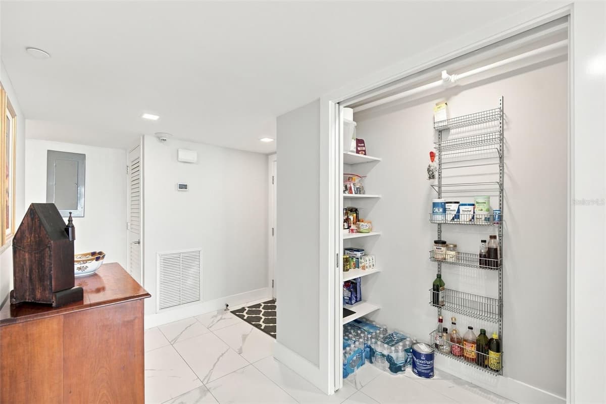 770 PALM AVENUE — photo 22 of 57