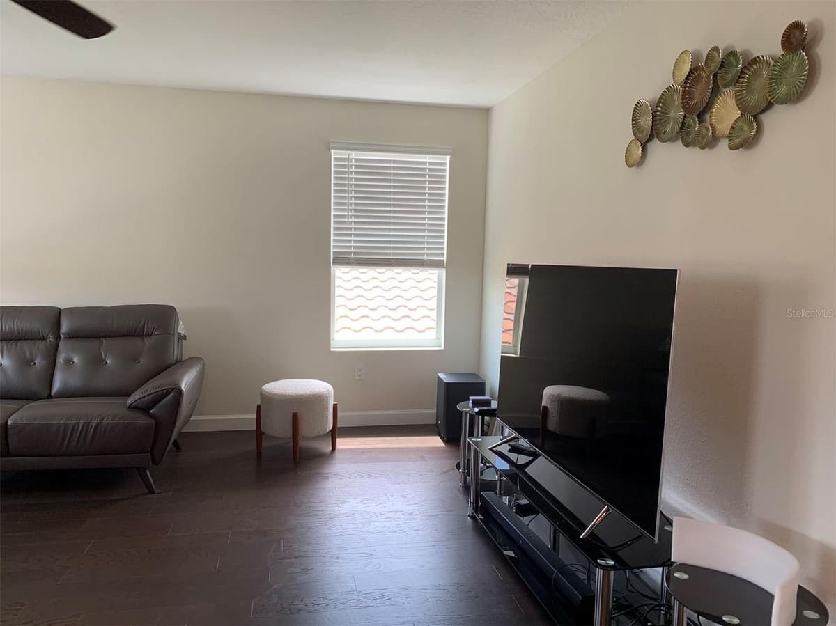 2093 LAKE SIDE AVENUE — photo 15 of 38