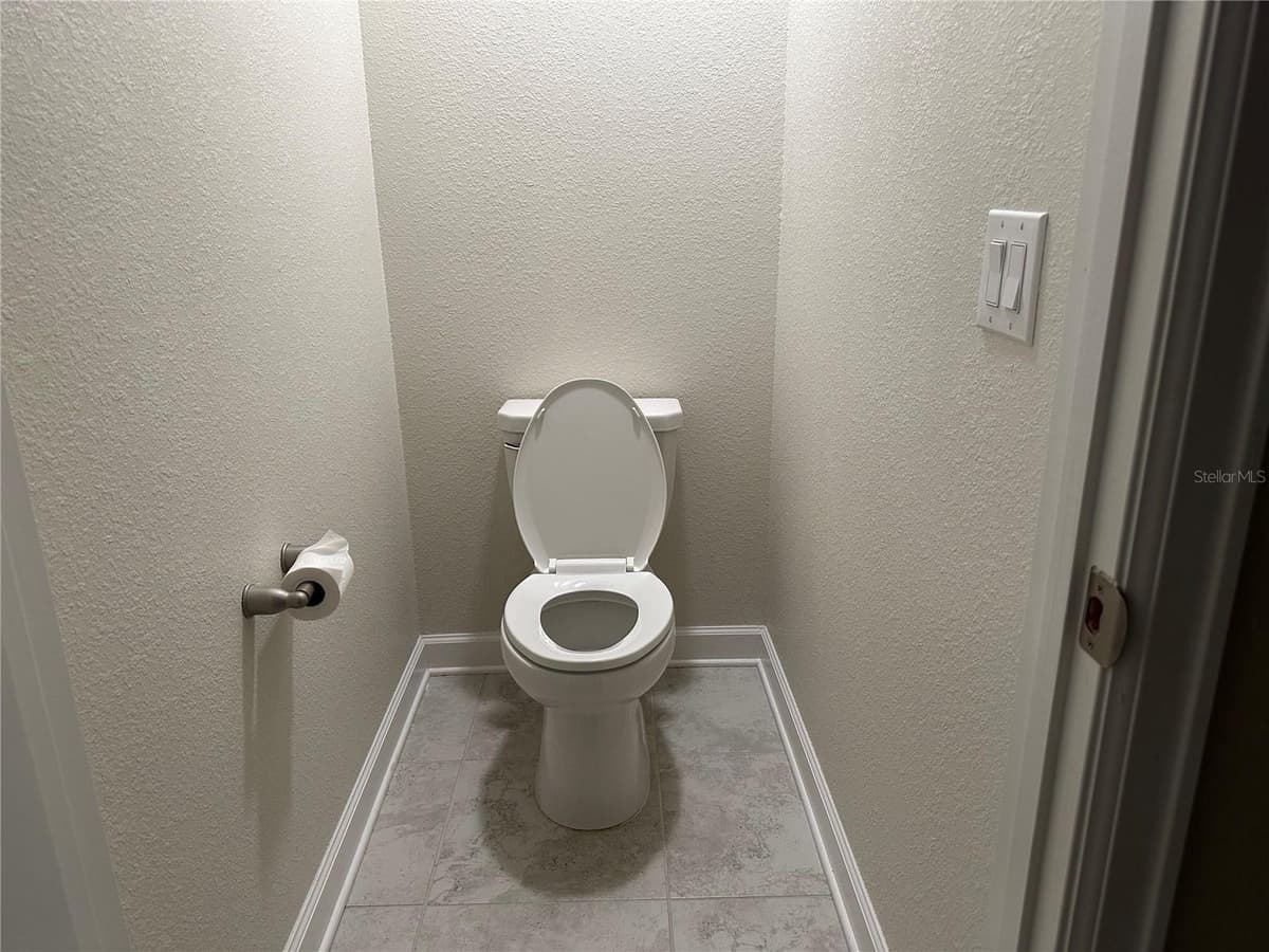 2093 LAKE SIDE AVENUE — photo 21 of 38